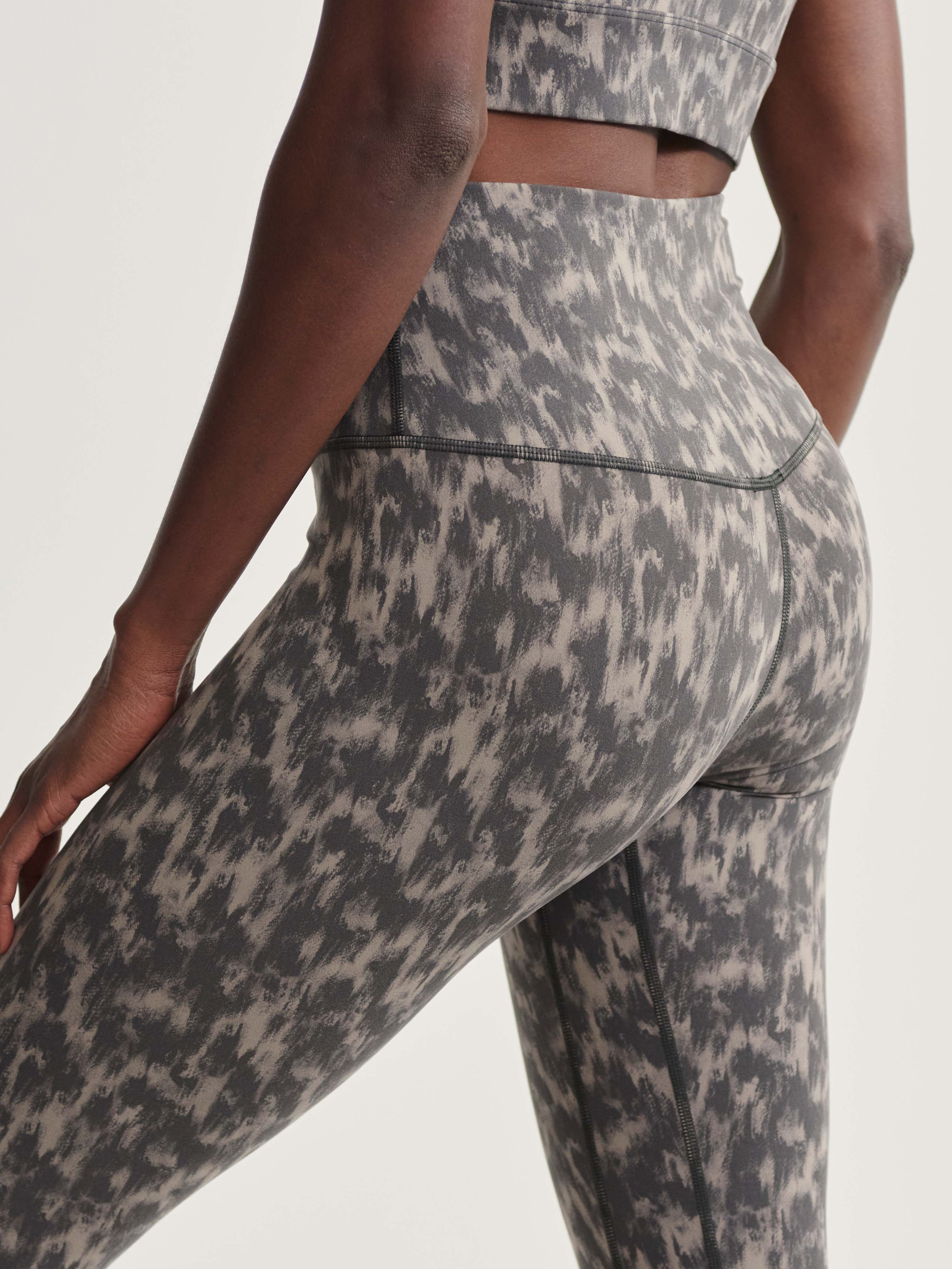 LET'S MOVE HIGH LEGGING 25 - ABSTRACT MOTION TEXTURE